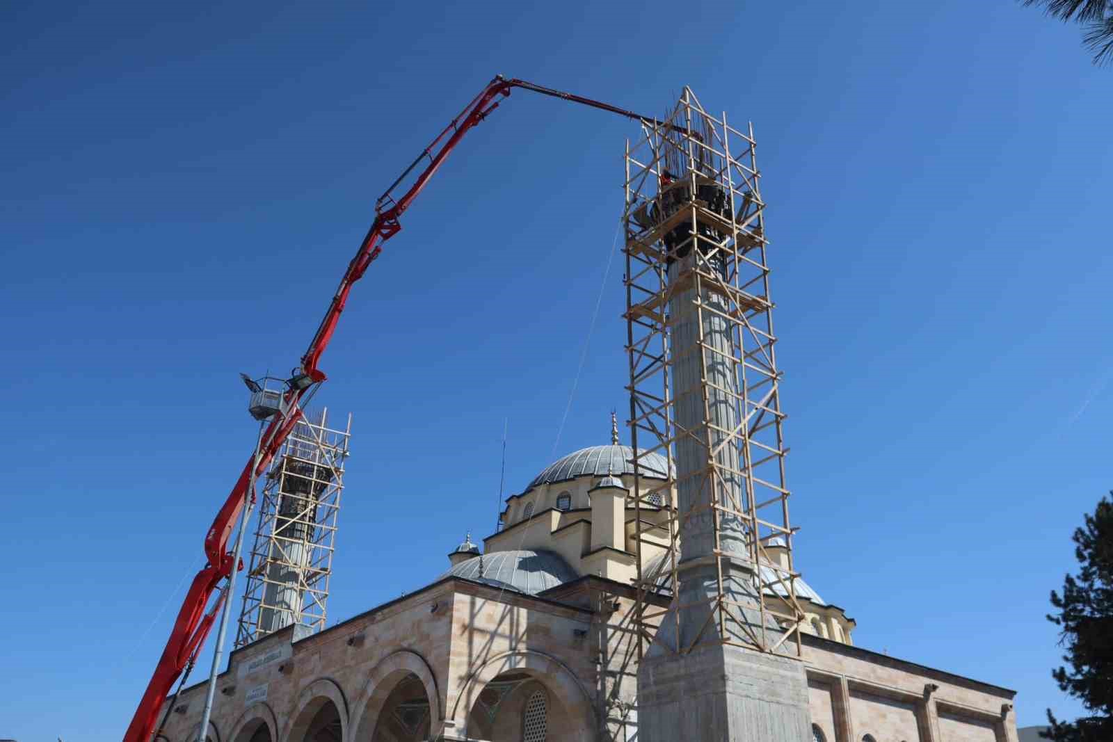 Minareler hızla yükseliyor