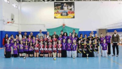 KÖRFEZ'DE DÜZENLENEN ORTAOKULLAR 5 VE 6. SINIFLAR ARASI KÜÇÜK KIZLAR