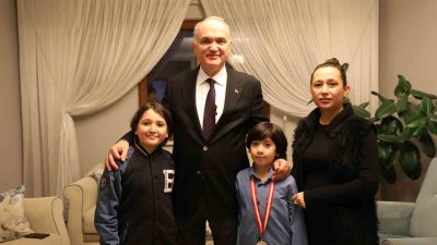 DÜZCE BELEDİYE BAŞKANI DR. FARUK ÖZLÜ, GEÇTİĞİMİZ GÜNLERDEKİ ESNAF ZİYARETLERİNDE