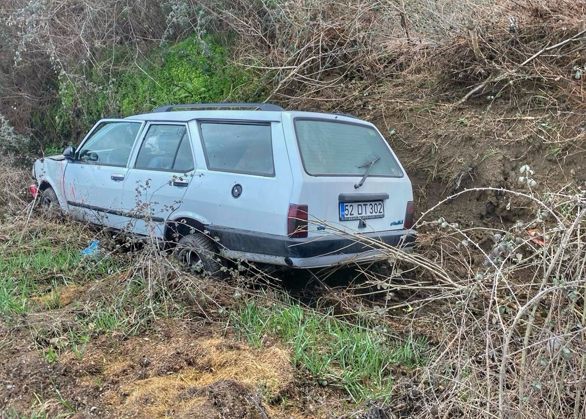 KASTAMONU'NUN TAŞKÖPRÜ İLÇESİNDE SÜRÜCÜSÜNÜN DİREKSİYON HAKİMİYETİNİ KAYBETMESİ NETİCESİNDE TAKLA ATARAK