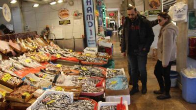 KOCAELİ'DE RAMAZAN AYI DOLAYISIYLA BALIĞA İLGİ AZALDI. TEZGAHLARDA ÇEŞİT ÇEŞİT