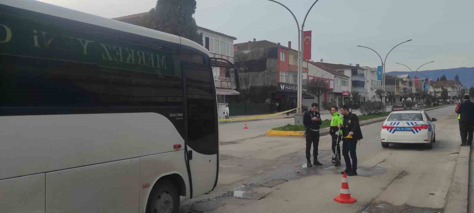 Sabah namazı çıkışında midibüsün çarptığı yaşlı adam hastanede hayatını kaybetti