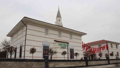 DÜZCE’NİN MERGİÇ MAHALLESİNDE YAPIMI TAMAMLANAN SAFA MERVE CAMİ DUALARLA İBADETE