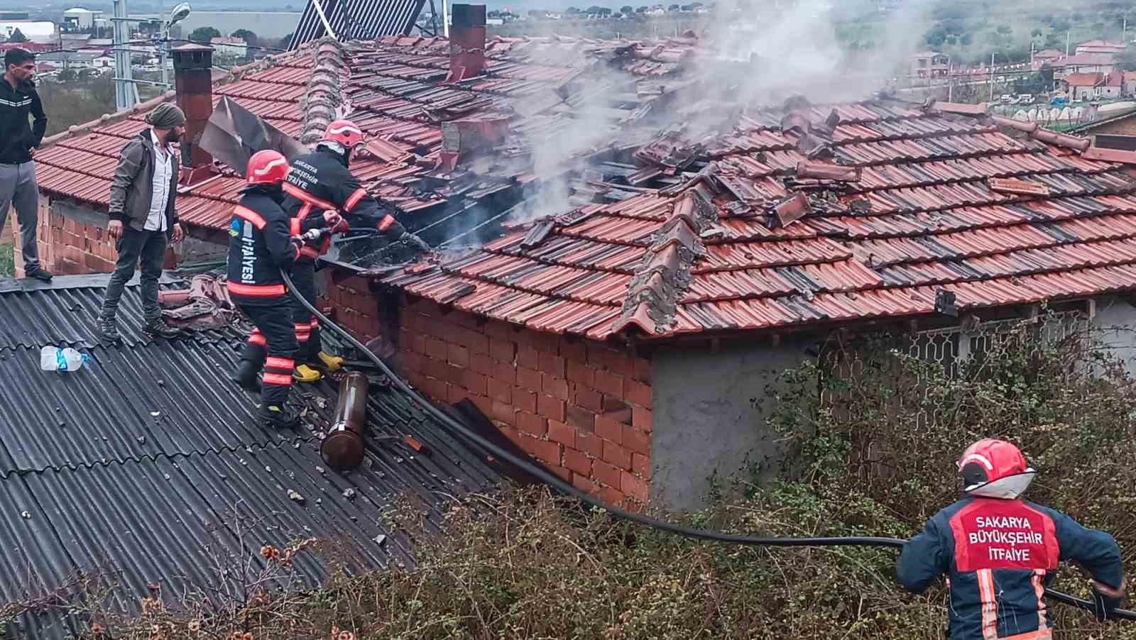 Sakarya’da iftar vakti korkutan yangın