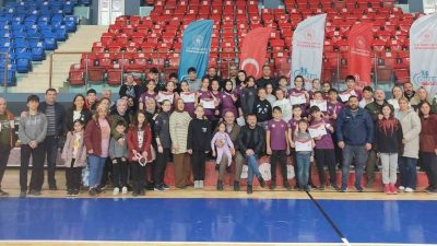 DÜZCE’DE OKUL SPORLARI YILDIZLAR TAEKWONDO MÜSABAKALARI TAMAMLANDI. DERECEYE GİREN SPORCULARA
