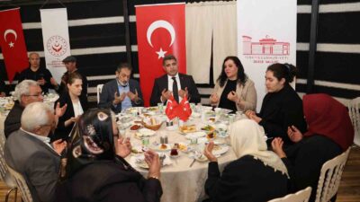 DÜZCE VALİSİ SELÇUK ASLAN, YAŞLILARA SAĞLI HAFTASINDA DÜZENLENEN ETKİNLİKTE YAŞLILARLA