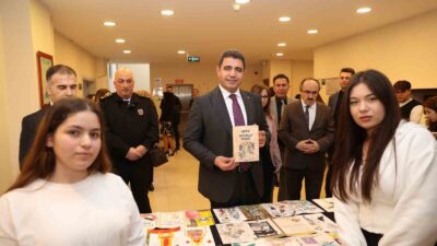 DÜZCE VALİSİ SELÇUK ASLAN, DÜZCE HALK KÜTÜPHANESİNİ ZİYARET EDEREK, KİTAP