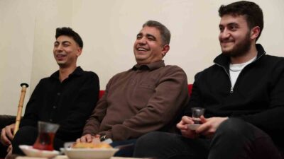 DÜZCE VALİSİ SELÇUK ASLAN, DÜZCE ÜNİVERSİTESİ ÖĞRENCİLERİNİN ÇAY DAVETİNE KATILDI.