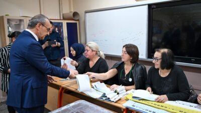 OYUNU KULLANDIKTAN SONRA BASIN MENSUPLARINA AÇIKLAMALARDA BULUNAN KOCAELİ VALİSİ SEDDAR