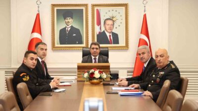 İÇİŞLERİ BAKANI ALİ YERLİKAYA İLE VİDEO KONFERANS ÜZERİNDEN GÖRÜŞEN DÜZCE