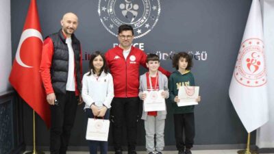 KOCAELİ’DE DÜZENLENEN ESKRİM KILIÇ U10-12-14 AÇIK TURNUVA MÜSABAKASINA KATILAN DÜZCELİ