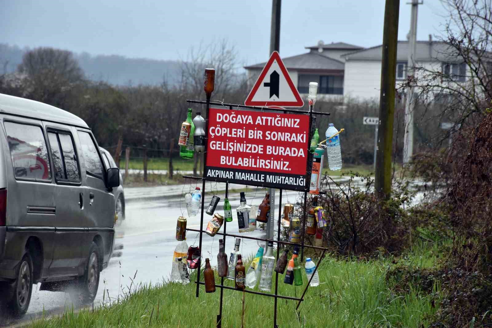 Yol kenarına atılan çöpleri bakın ne yaptı