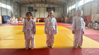 DÜZCE GENÇLİK MERKEZİ JUDO SALONUNDA GERÇEKLEŞTİRİLEN 2024 YILI KUŞAK SINAVINDA