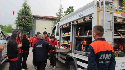 GAZİ MUSTAFA KEMAL İLK VE ORTAOKULU’NDA AFET DURUMUNDA SAHADA GÖREV