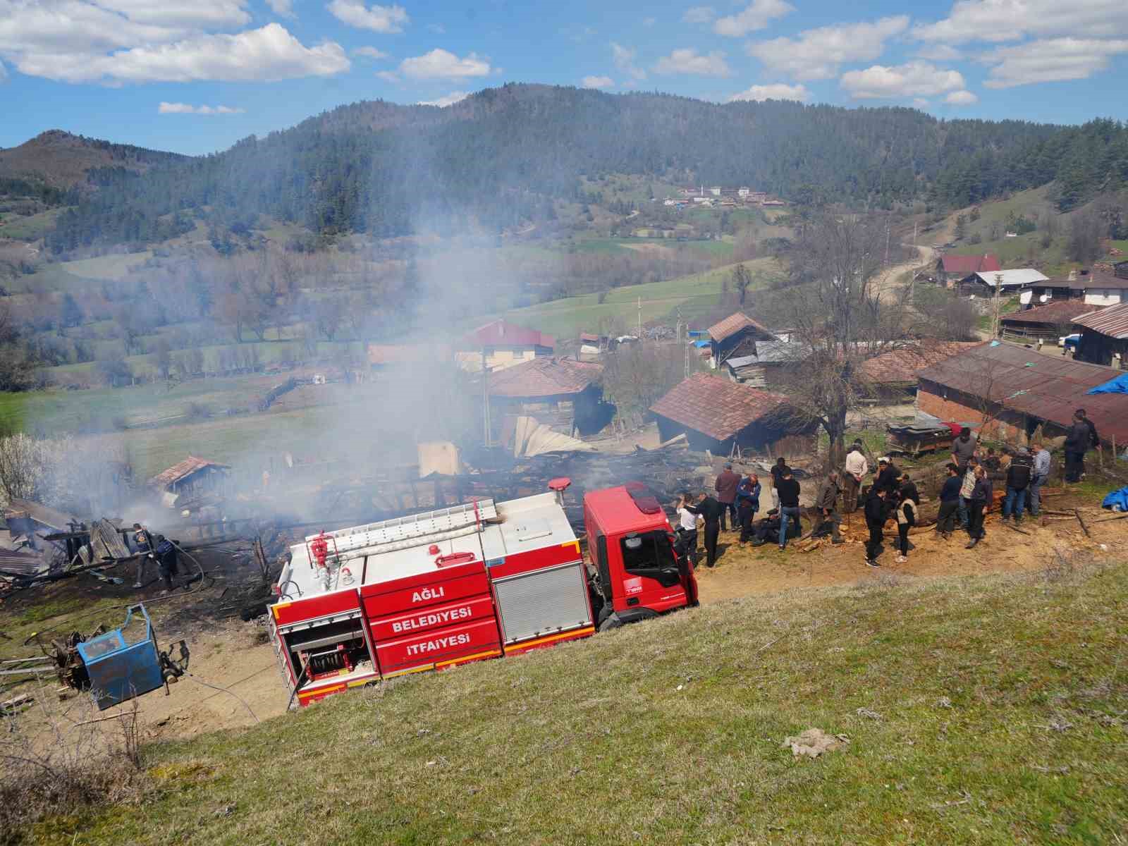 KASTAMONU’NUN DADAY İLÇESİNDE BİLİNMEYEN SEBEPLE ÇIKAN YANGINDA BİR EV, AHIR,