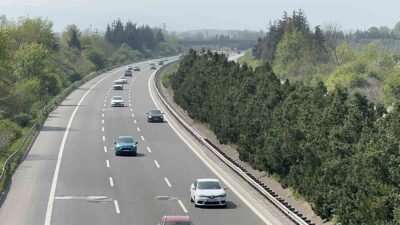 RAMAZAN BAYRAMI’NIN BİRİNCİ GÜNÜNDE ANADOLU OTOYOLU DÜZCE GEÇİŞİNDE AKICI YOĞUNLUK