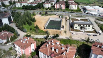 İZMİT AYAZMA MAHALLESİNDE İNŞA EDİLEN FUTBOL SAHASINDA SONA GELİNDİ.