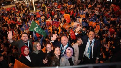 KESİN OLMAYAN SONUÇLARA GÖRE YENİDEN SEÇİLEN DARICA BELEDİYE BAŞKANI MUZAFFER