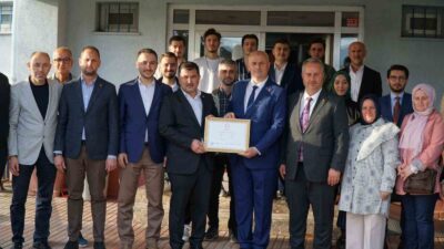 ÇİLİMLİ’NİN YENİ BELEDİYE BAŞKANI YILMAZ YILDIZ MAZBATASINI ALDI. İLÇE SEÇİM