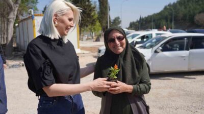 BİLECİK BELEDİYE BAŞKANI MELEK MIZRAK SUBAŞI, MEZARLIK ZİYARETİNE GELEN VATANDAŞLARA