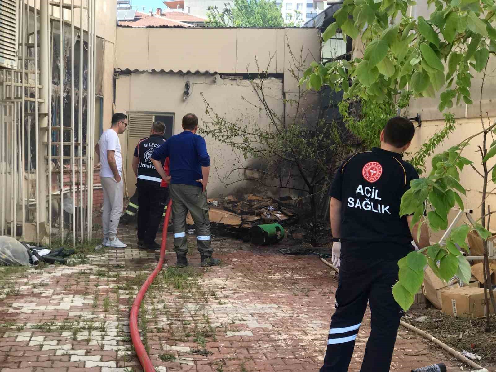 Bilecik’te atık karton deposunda çıkan yangın panik oluşturdu