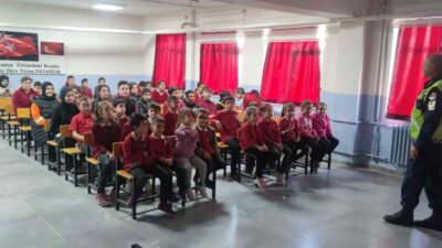 KASTAMONU'NUN TOSYA İLÇESİNDE 44 ÖĞRENCİYE JANDARMA EKİPLERİ TARAFINDAN TRAFİK KURALLARI