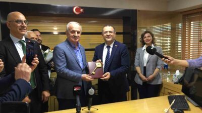 SOLDAKİ ZEKİ AYGÜN, SAĞDAKİ SERTİF GÖKÇE.