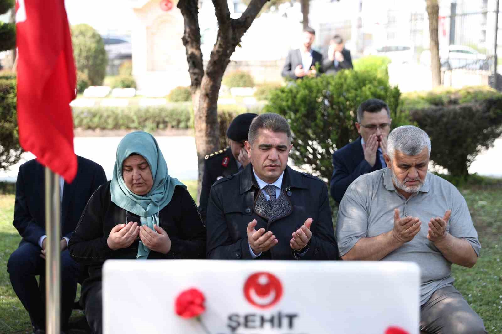 Düzce’de bayramda şehitler unutulmadı