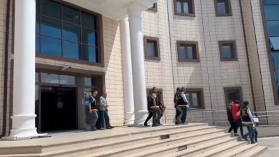 DÜZCE’DE POLİS EKİPLERİNCE YAPILAN OPERASYONDA DOLANDIRICILIK YAPTIĞI BELİRLENEN 4 KİŞİ