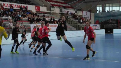 KASTAMONU BELEDİYESPOR, SAHASINDA KONUK ETTİĞİ KONYAALTI BELEDİYESPOR’A 40-38 YENİLDİ.