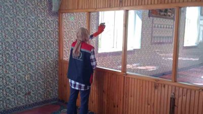 DÜZCE BELEDİYE BAŞKANI DR. FARUK ÖZLÜ’NÜN TALİMATLARI DOĞRULTUSUNDA CAMİLERİN TEMİZLİĞİ