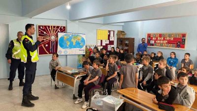 KASTAMONU'NUN ÇATALZEYTİN İLÇESİNDE, JANDARMA EKİPLERİ TARAFINDAN 48 ÖĞRENCİYE TRAFİK KURALLARI