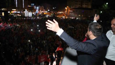 HASAN BALTACI'NIN ZAFERİ KENTTE COŞKUYLA KARŞILANDI. BİNLERCE VATANDAŞ, KASTAMONU İL