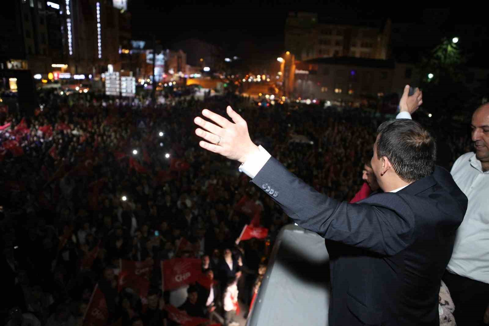 HASAN BALTACI'NIN ZAFERİ KENTTE COŞKUYLA KARŞILANDI. BİNLERCE VATANDAŞ, KASTAMONU İL