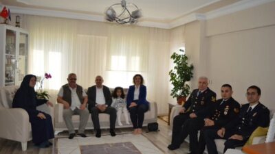 DÜZCE'NİN AKÇAKOCA İLÇESİNDE KAYMAKAM MUSTAFA CAN VE EŞİ ELVAN CAN,