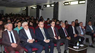DÜZCE’DE LİSE ÖĞRENCİLERİNE BAŞARIDA MOTİVASYON VE KİTAPLARIN SIRRI ADLI EĞİTİM