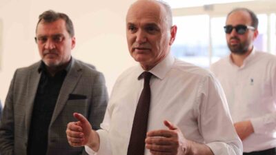 DÜZCE BELEDİYE BAŞKANI DR. FARUK ÖZLÜ, TFF 2. LİG KIRMIZI