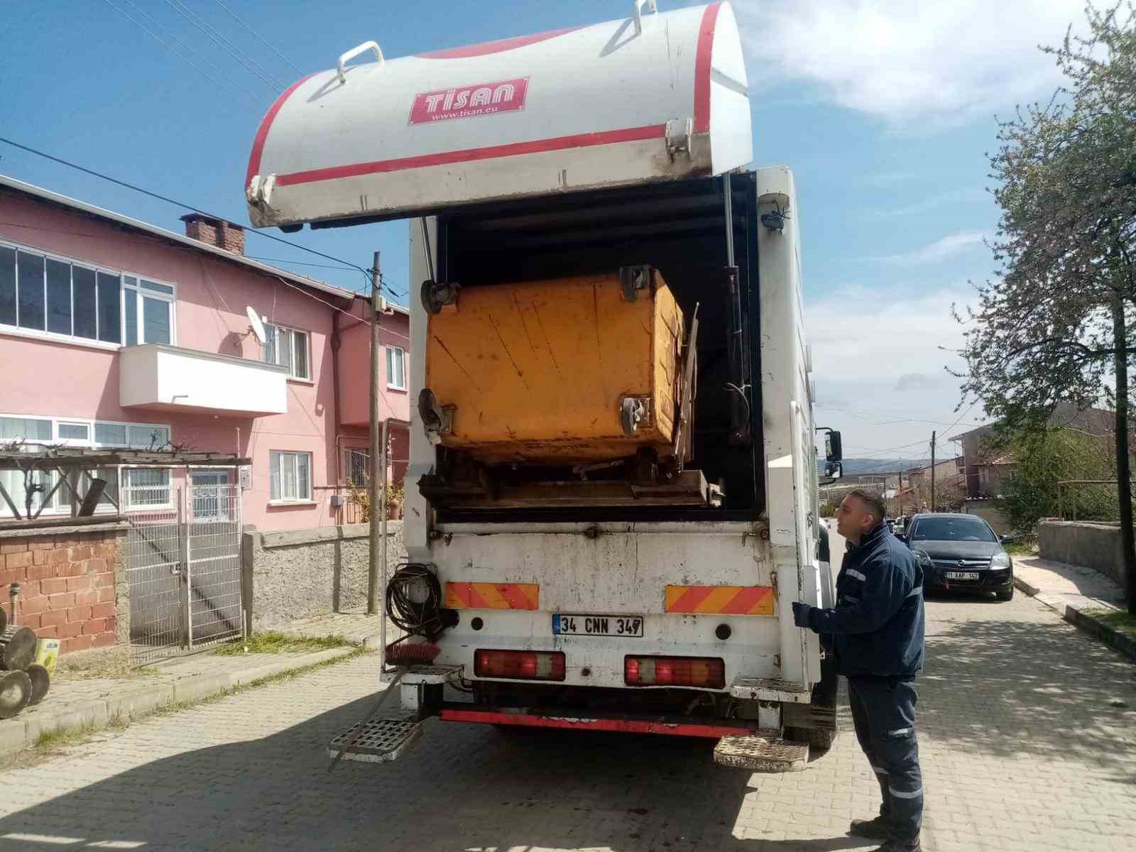 Pazaryeri’nde çöp konteynerleri yıkandı