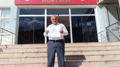 SEÇİMİ 1 OY FARKLA KAZANAN GAZETECİ KÖYÜNE MUHTAR OLDU