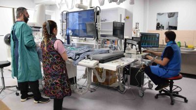 KALPTE RİTİM BOZUKLUĞU YAŞAYAN 50 YAŞINDAKİ HASTA ŞİFAYI DÜZCE ÜNİVERSİTESİ