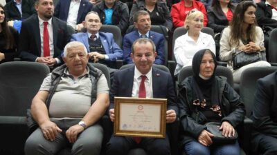 TANJU ÖZCAN İLE ANNE VE BABASI