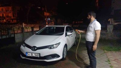 DÜZCE'DE TOZ TAŞINMASI SEBEBİYLE YAĞMURLA BİRLİKTE YAĞAN ÇAMUR HAYATI OLUMSUZ