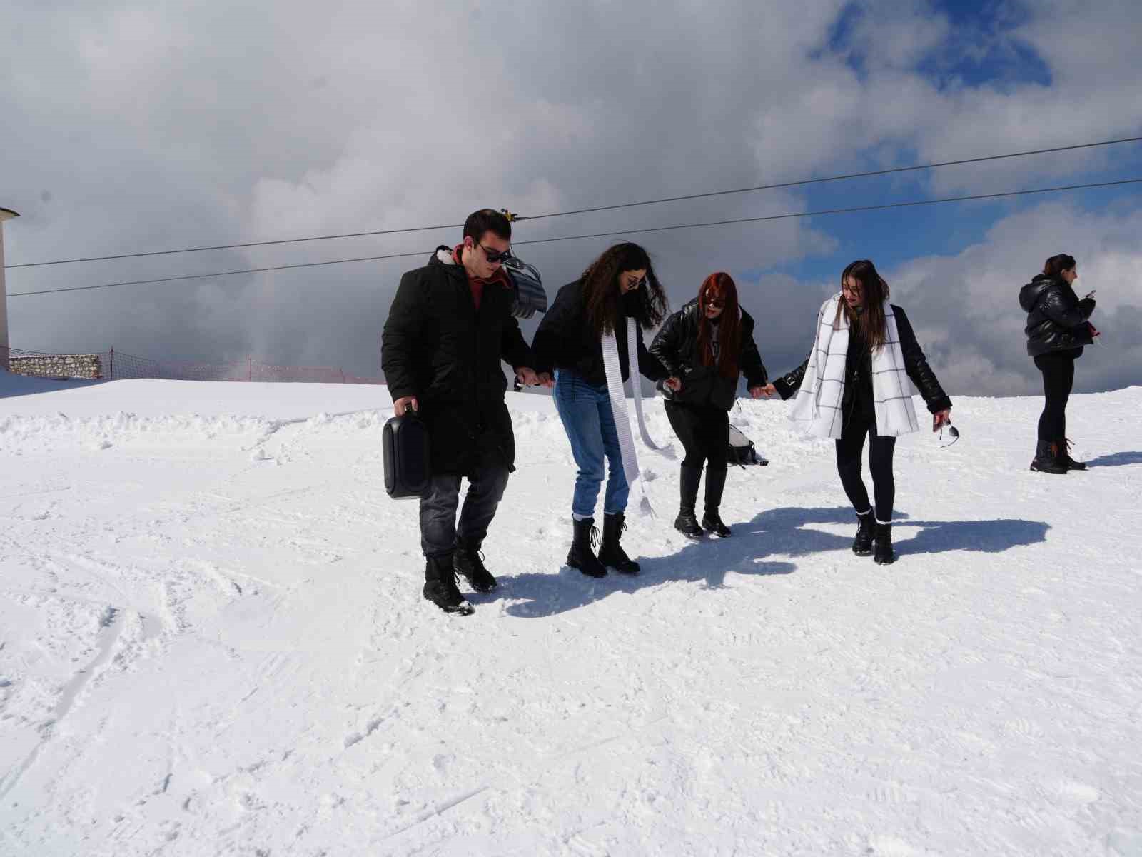 KASTAMONU’DA EĞİTİM GÖREN ÜNİVERSİTE ÖĞRENCİLERİ, ADINA TÜRKÜLER YAZILAN ÇANKIRI VE