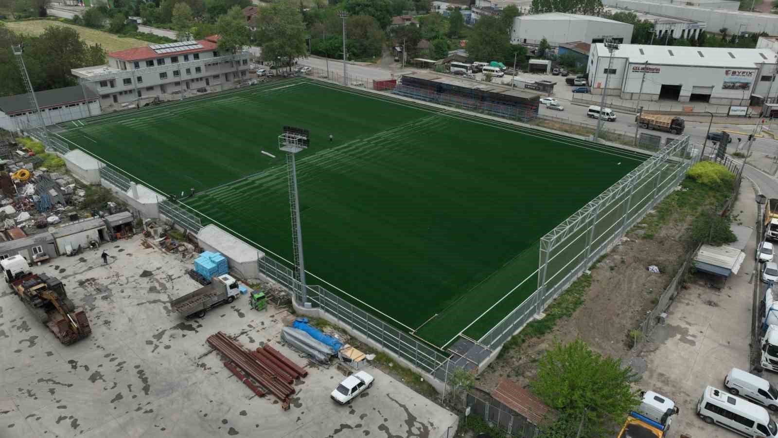 Yakup Altun Stadı’nda sentetik çim seriliyor