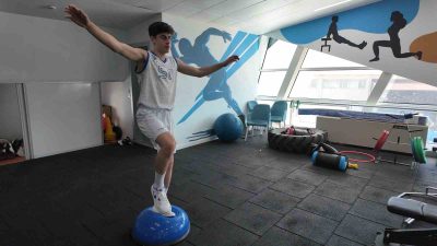 ÇAYIROVA BELEDİYESİ BASKETBOL TAKIMI'NIN ALTYAPIDAN YÜKSELEN OYUNCUSU AHMET CAN YÜCEL,