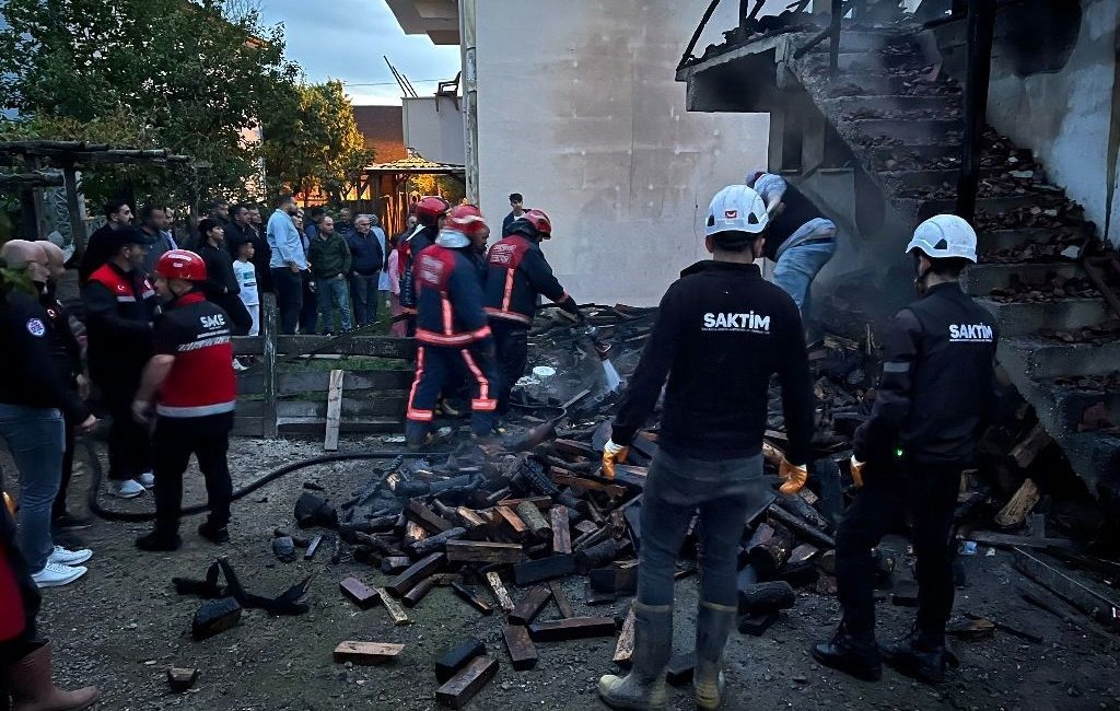 SAKARYA’NIN HENDEK İLÇESİNDE ALEVLERE