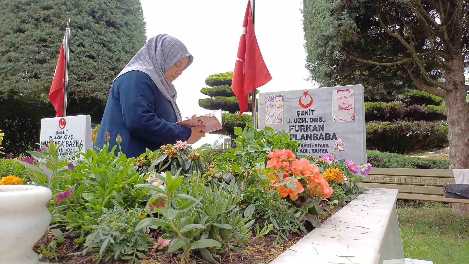 Anneler Günü’nü şehit olan oğlunun yanında geçirdi: “O bana gelemedi ben ona geldim”