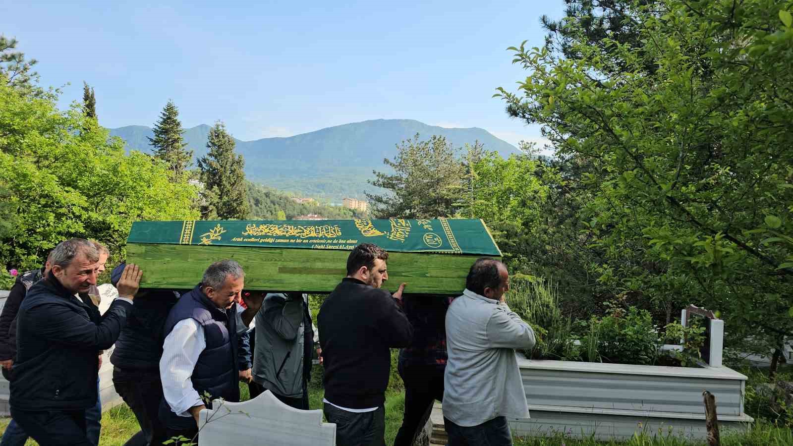 KASTAMONU’NUN CİDE İLÇESİNDE OLTA İLE BALIK TUTTUĞU SIRADA, DENİZE DÜŞEREK