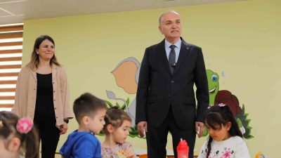 DÜZCE BELEDİYE BAŞKANI DR. FARUK ÖZLÜ, BELEDİYE PERSONELİNİN OKUL ÖNCESİ