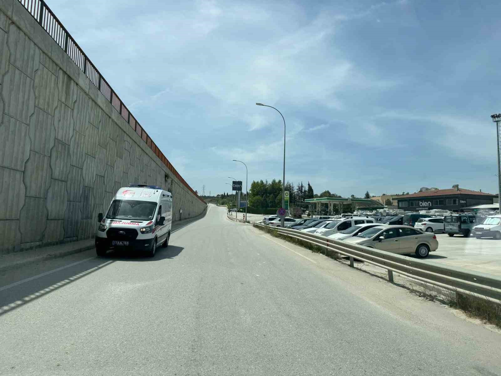 Bilecik’te seyir halinde devrilen motosiklet sürücüsü yaralandı